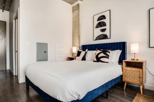 Voodi või voodid majutusasutuse Boulevard Stays Highrise STU Sky Pool Parking Gym 28 toas +26 fotot