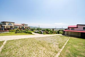 WandoYonghyun's house的房屋前空的车道