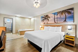 Postel nebo postele na pokoji v ubytování Days Inn by Wyndham Jacksonville NC + 30 fotografií