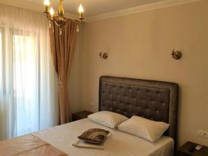 a bedroom with a bed with a hat on it at Pensiunea La Iani in Constanţa