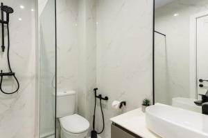 Gambar di galeri bagi Happy Oum di Tbilisi City +10 gambar