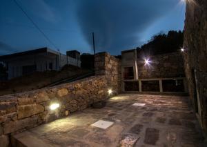 a stone building with two lights on it at night at Casa do Simão in Nordeste