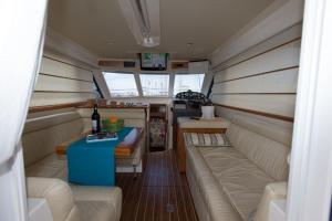Gallery image of Yaku Wayra Charter in Playa Blanca