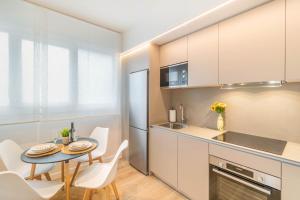 Η κουζίνα ή μικρή κουζίνα στο Loft Jorgito C, por STS Apartments +17 φωτογραφίες