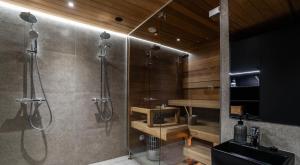 a bathroom with a shower and a glass shower stall at Villa Golden Hill Ylläs, Luxury holiday cabin in Lapland in Äkäslompolo +41 photos