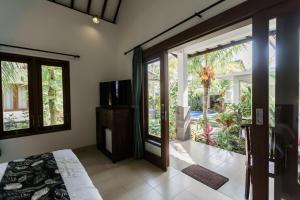 TV a/nebo společenská místnost v ubytování Sundhara View Ubud