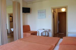 Postel nebo postele na pokoji v ubytování Haus Luca Seeblick