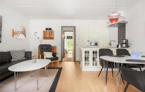 Η κουζίνα ή μικρή κουζίνα στο 2 Bedroom Nice Apartment In Haderslev