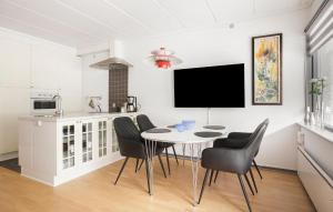Η κουζίνα ή μικρή κουζίνα στο 2 Bedroom Nice Apartment In Haderslev