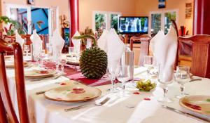 a dining table with a pineapple on top of it at Pinpin D'amour in Basse Vallée