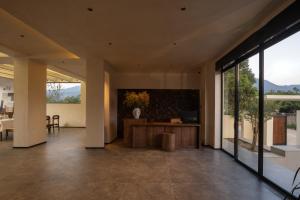 a living room with a large wall of windows at 不晚里予日照金山丨雪山全景度假酒店白沙古镇店 in Baisha