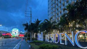a sign for the las vegas hotel at Kathys Crib Family Suite Room at Shell Residence in Manila