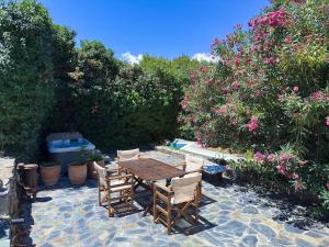 Κήπος έξω από το Elafonisi Manor with Private Pool & Jaccuzi