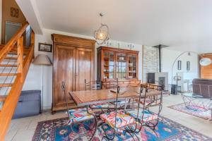a dining room with a table and chairs at Gite Gousseau in Buzy