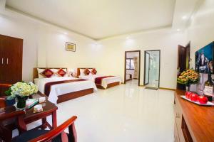 Gallery image of Quang Tung Heritage Cat Ba Hotel in Cat Ba +28 photos