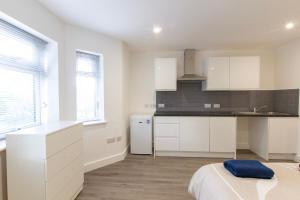 Η κουζίνα ή μικρή κουζίνα στο Radstock Road - Room 1b