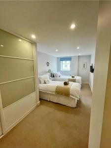 Ένα ή περισσότερα κρεβάτια σε δωμάτιο στο 6 Ocean Gate apartment