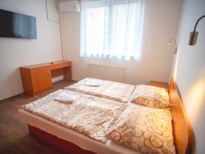 Ένα ή περισσότερα κρεβάτια σε δωμάτιο στο Apartmány Westend VADAŠ