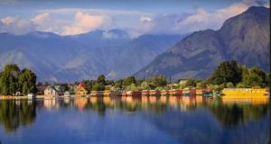 a large body of water with mountains in the background at Hotel bahishti in Srinagar