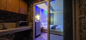 Кухня или мини-кухня в VENTURA Boutique Residence
