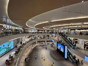 a view of a shopping mall with people in it at ホテル ランドランド -Adult Only- in Yamatotakada
