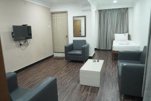 Μια τηλεόραση ή/και κέντρο ψυχαγωγίας στο Kanishka Grand +80 φωτογραφίες