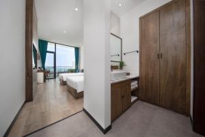 a bathroom with a sink and a bed in a room at Floral Hotel Taizhou Shiguang B&B Shangdachen Island in Taizhou +1 photo