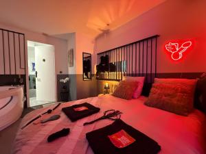 Gallery image of Hard-love , Balneotherapy , 550 m from the train station in Souppes-sur-Loing