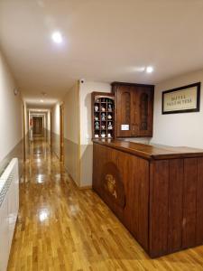 a long hallway with wood flooring in a house at Hostal Valle De Tena in Sabiñánigo
