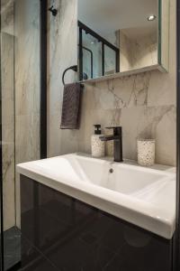 Koupelna v ubytování Empyrean Luxury Suites