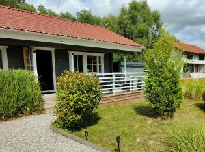 a house with a white fence in the yard at Le Finland labélisé 3 étoiles in Bourbourg