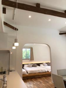 a room with two beds and a mirror at ダブルレインボー一宮 in Ichinomiya +107 photos