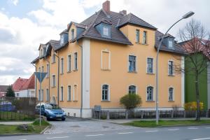 a large yellow house with a roof at Ferienwohnung Lindner 2 in Weimar