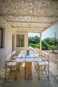 Balkón nebo terasa v ubytování 4Twaves beach house - BeachFront in Agios Ioannis + 32 fotografií