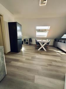 TV a/nebo společenská místnost v ubytování FeWo Euregio IV Geräumig & Klinik-Nähe