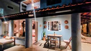 a living room with a table and chairs and a room at Casa & Mar in Porto Seguro