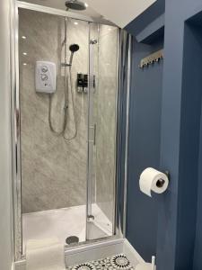 Koupelna v ubytování The Kings View 4 bed exec apartment