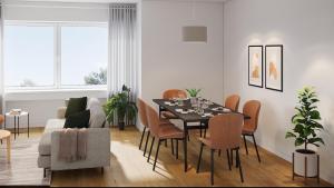 Un comedor con mesa y sillas en The R Apartment Farnsberg, en Basilea