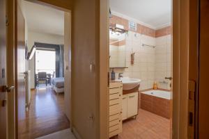 Et badeværelse på Panoramic Sea View + 108 billeder