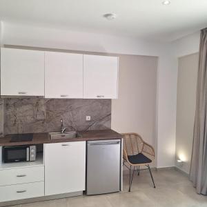 Nhà bếp/bếp nhỏ tại Kipos Suites Nidri Lefkada