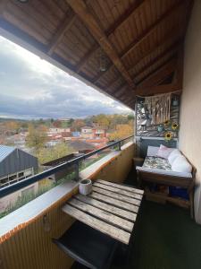 Μπαλκόνι ή βεράντα στο Duplex bohème et lumineux avec balcon, proche Lyon