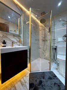 a bathroom with a shower and a sink and a toilet at Luxehaus MCR in Manchester +47 photos