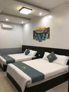 a room with two beds in a room at Holiday Hotel 2 in Hai Phong