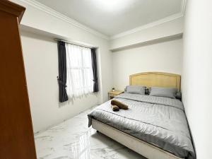 Postel nebo postele na pokoji v ubytování Cozy 3BR sudirman tower next to mall lippo nusantara + 11 fotografií