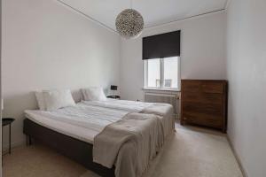 Ένα ή περισσότερα κρεβάτια σε δωμάτιο στο Lovely apartment in the heart of Visby +11 φωτογραφίες