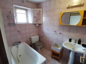 Fotografie z fotogalerie ubytování Grand T2 avec balcon - proche centre historique v destinaci Moutiers