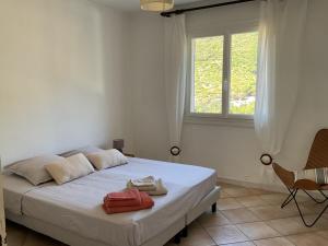 a bedroom with a bed with towels on it at Cap en Corse in Farinole