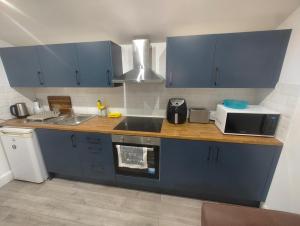 Dapur atau dapur kecil di Southall - Sleeps 3 & Great Transport Links +3 gambar