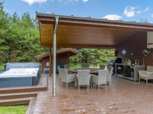 Patio nebo venkovní prostory v ubytování Holiday Home Patrizia - 1km from the sea by Interhome