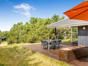 Κήπος έξω από το Holiday Home Tineke - 800m from the sea by Interhome